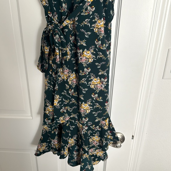 Green Midi Dress! Never worn - Picture 3 of 4